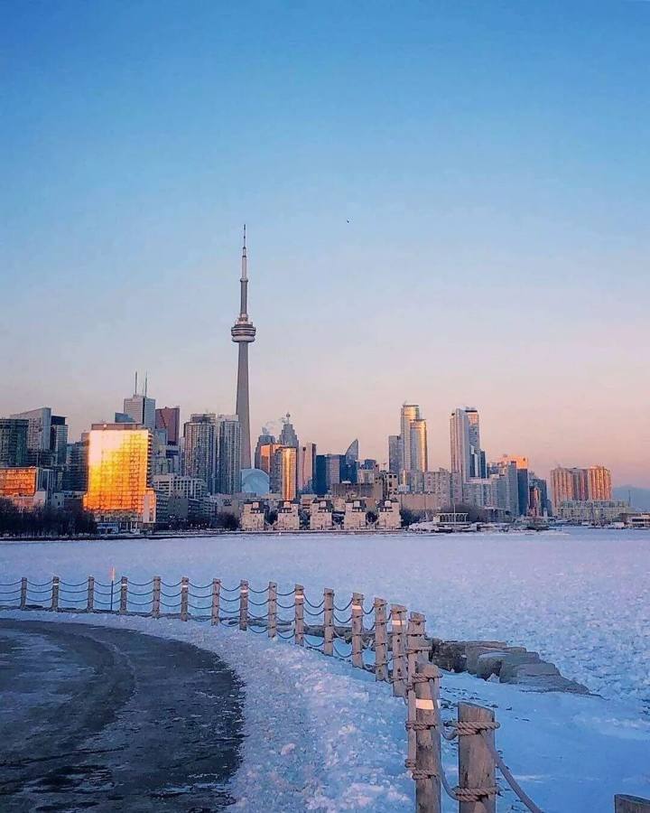 Toronto winter photos going viral: breathtaking, every one a postcard